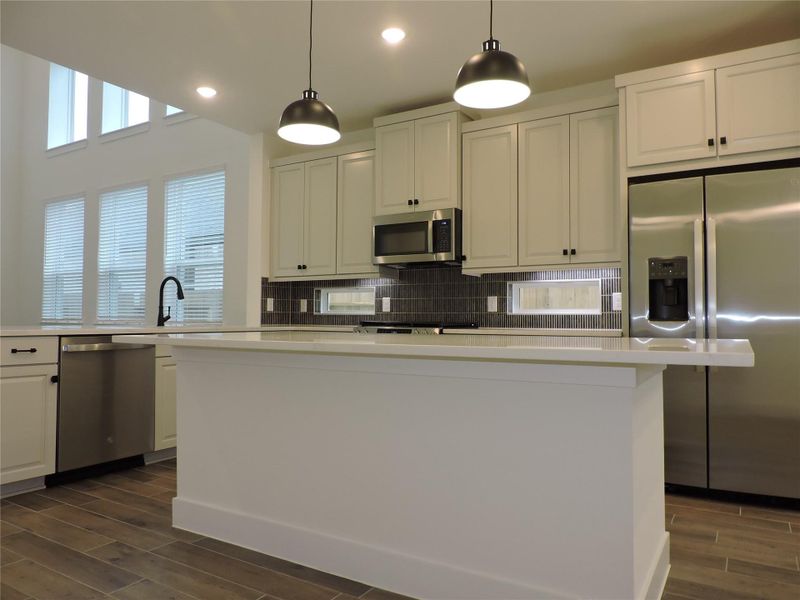 Furnished interior view inside a new home in Evergreen, Conroe (Image 15).