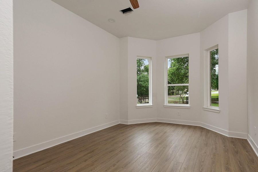 Spacious, unfurnished interior of a new home in , Conroe (Image 11).