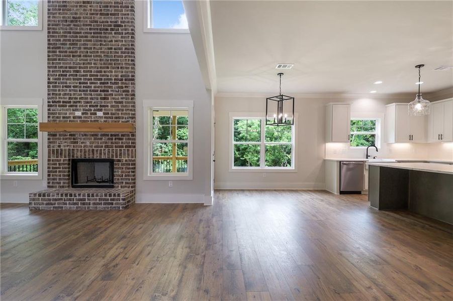 Spacious, unfurnished interior of a new home in Spring Creek, Monroe (Image 22).