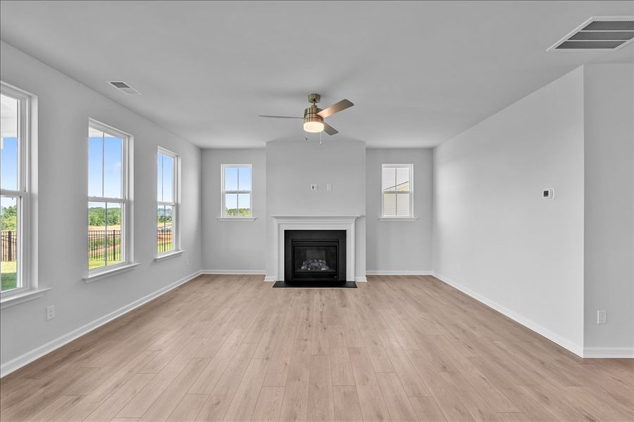 Spacious, unfurnished interior of a new home in Fieldstone, Lexington (Image 19).