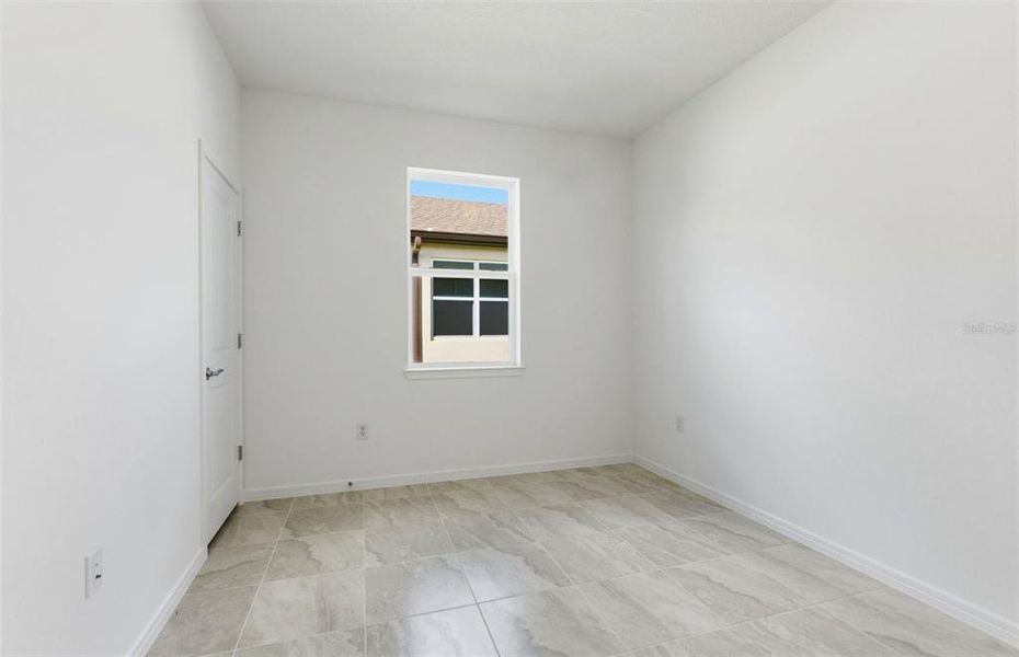 Spacious, unfurnished interior of a new home in Del Webb Stone Creek, Ocala (Image 11).