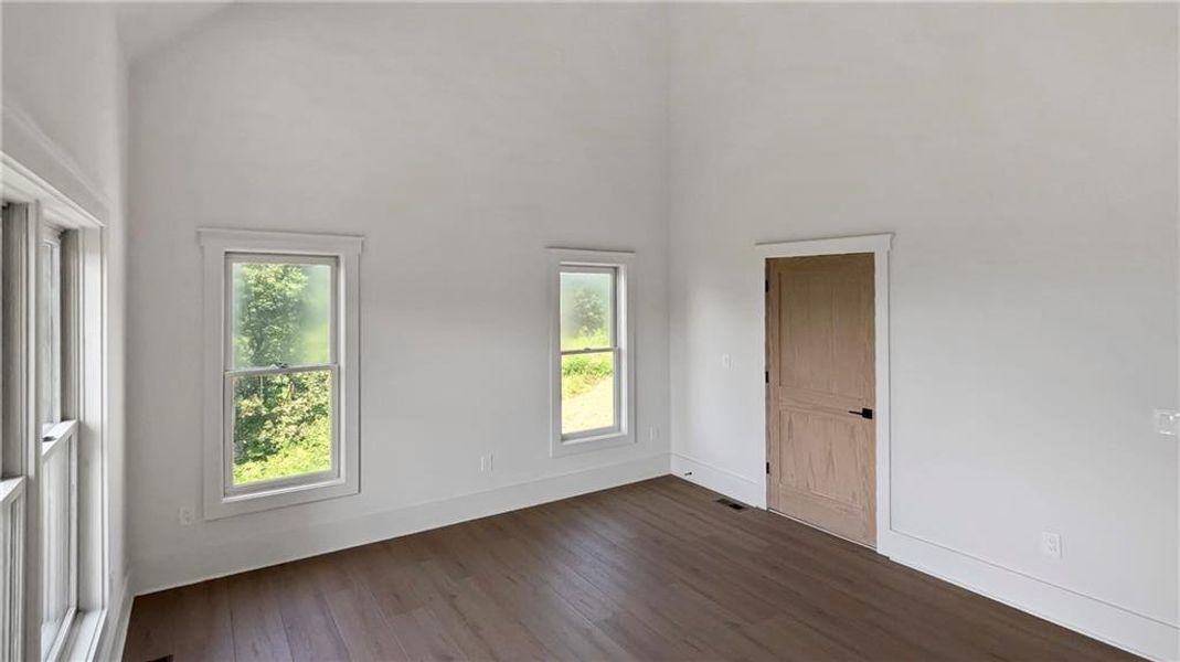 Spacious, unfurnished interior of a new home in , Jasper (Image 18).