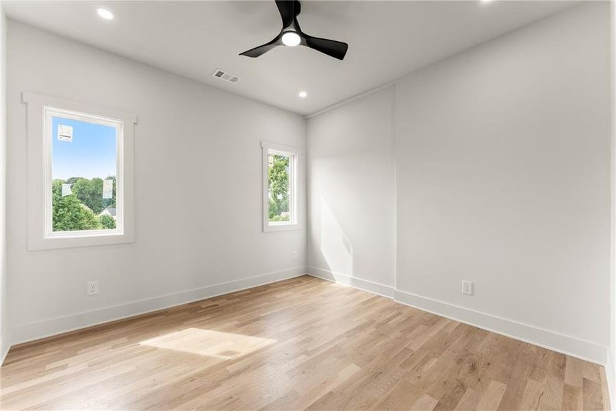 Spacious, unfurnished interior of a new home in , Clermont (Image 45).