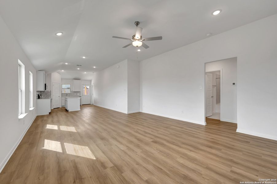 Spacious, unfurnished interior of a new home in Park Place, New Braunfels (Image 41).