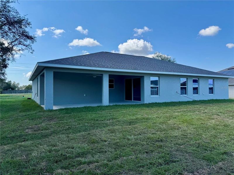Exterior details and patio area of a home in , Dunnellon (Image 4).