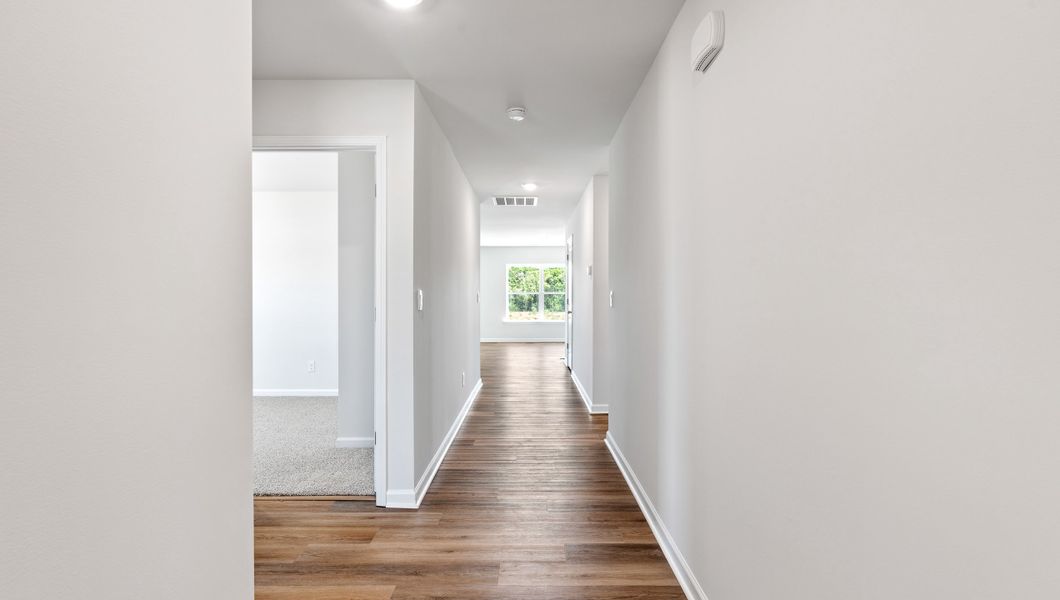 Spacious, unfurnished interior of a new home in Stone Creek, Clinton (Image 13).
