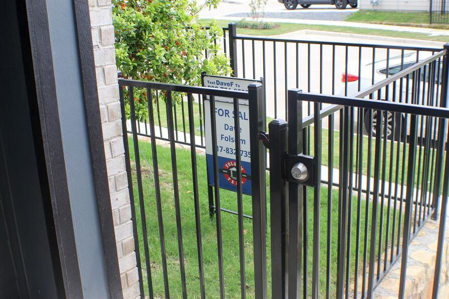 Locking front gate