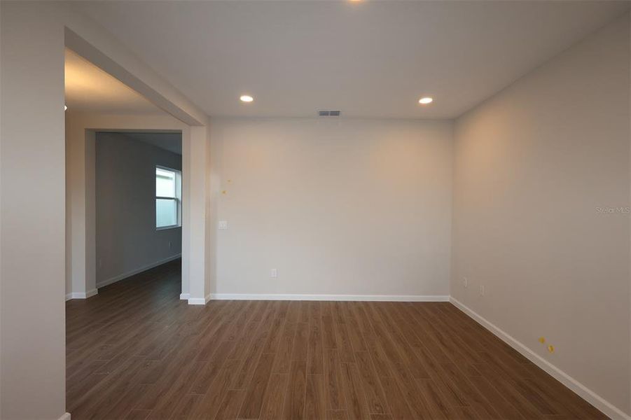 Spacious, unfurnished interior of a new home in Center Lake on the Park, St. Cloud (Image 8).