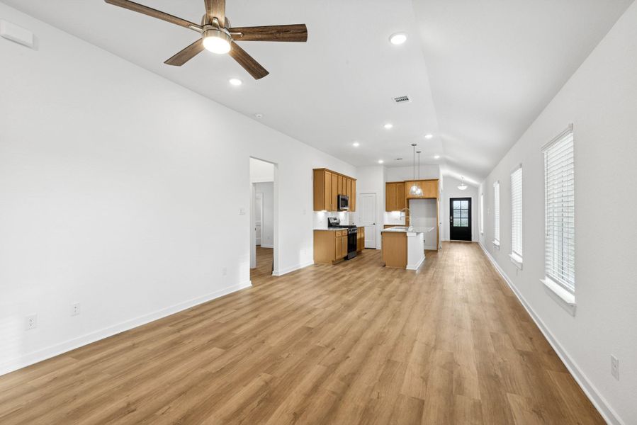 Spacious, unfurnished interior of a new home in Miller's Pond, Rosenberg (Image 15). Spacious, unfurnished interior of a new home in Miller's Pond, Rosenberg (Image 15).