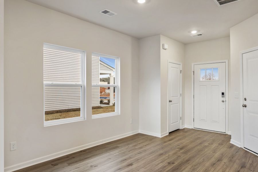 Spacious, unfurnished interior of a new home in Tucker Ridge, Pendleton (Image 14).