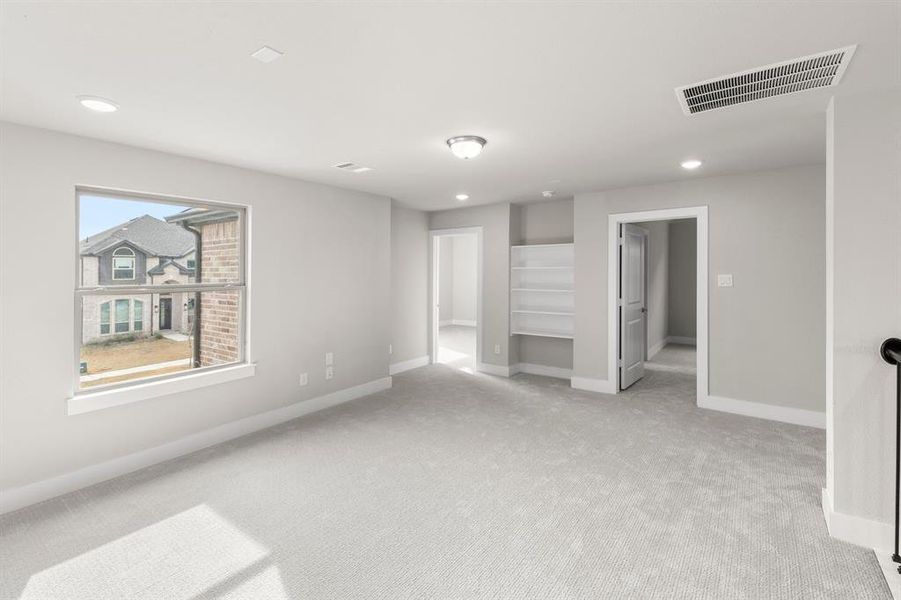 Spacious, unfurnished interior of a new home in Sutton Fields, Celina (Image 22).