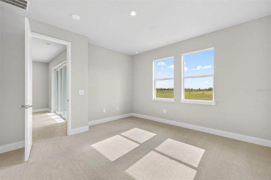 Spacious, unfurnished interior of a new home in Wellen Park, Venice (Image 15).