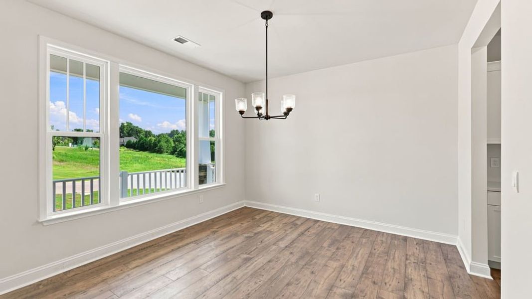 Spacious, unfurnished interior of a new home in Shadowood, Seneca (Image 16).