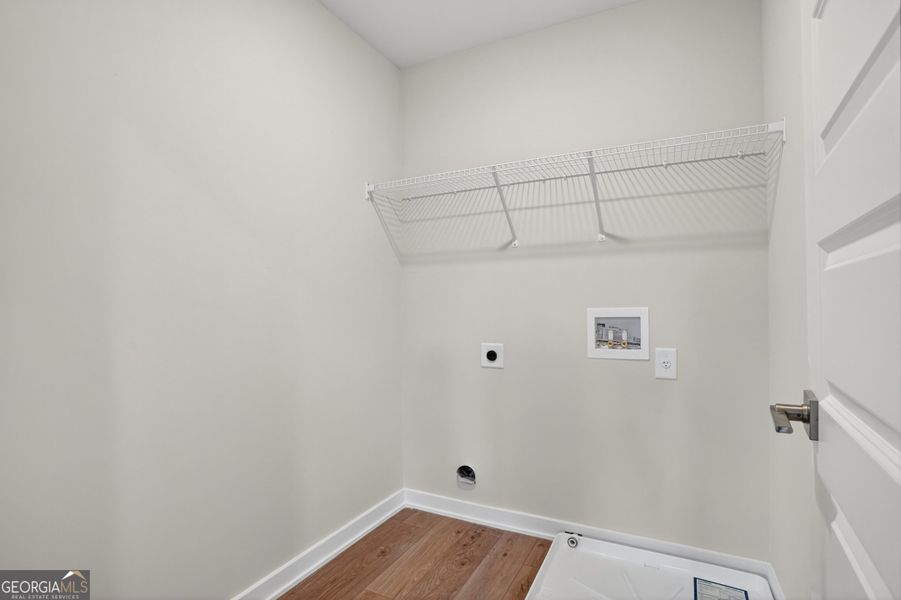Spacious, unfurnished interior of a new home in The Fairways at Mirror Lake, Villa Rica (Image 28).