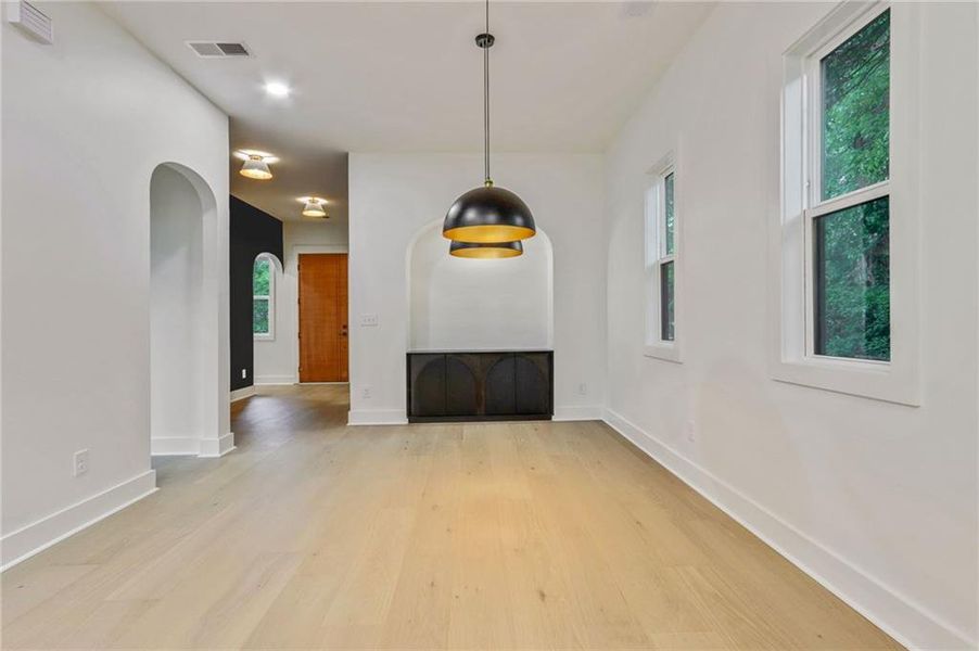 Spacious, unfurnished interior of a new home in , Marietta (Image 20).
