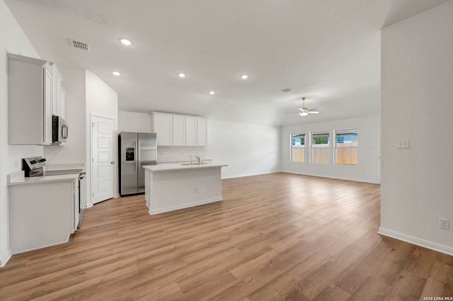 Spacious, unfurnished interior of a new home in Greenspoint Heights, Seguin (Image 19).