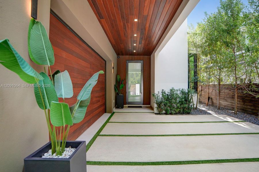 Exterior details and patio area of a home in , Miami (Image 27).