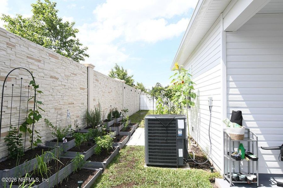 Exterior details and patio area of a home in Forest Crest, Jacksonville (Image 29).
