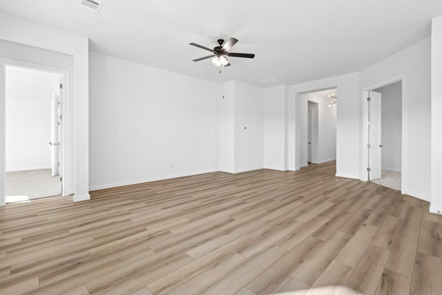 Spacious, unfurnished interior of a new home in The Colony, Bastrop (Image 17).