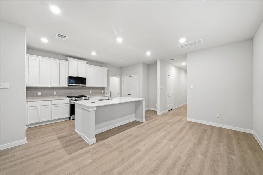 Furnished interior view inside a new home in Hunters Creek, Baytown (Image 6). Furnished interior view inside a new home in Hunters Creek, Baytown (Image 6).