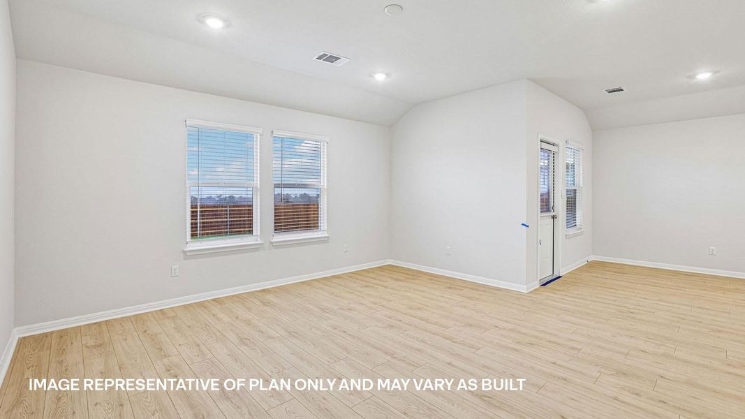 Spacious, unfurnished interior of a new home in Thunder Rock, Marble Falls (Image 18).