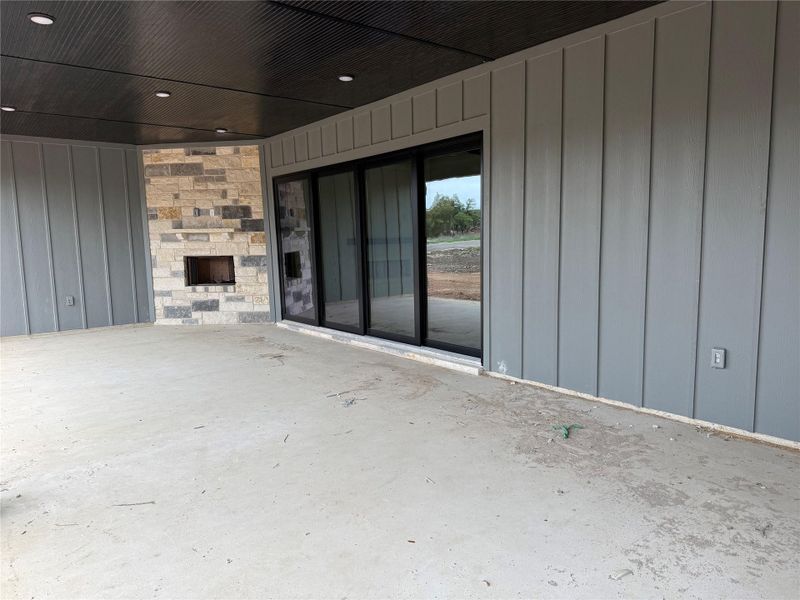 Covered patio with wood burning outdoor fireplace and 16' sliding glass doors! Covered patio with wood burning outdoor fireplace and 16' sliding glass doors!