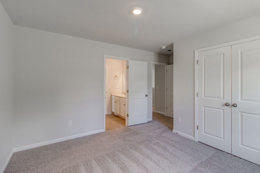 Spacious, unfurnished interior of a new home in Bluefield, Lexington (Image 38).