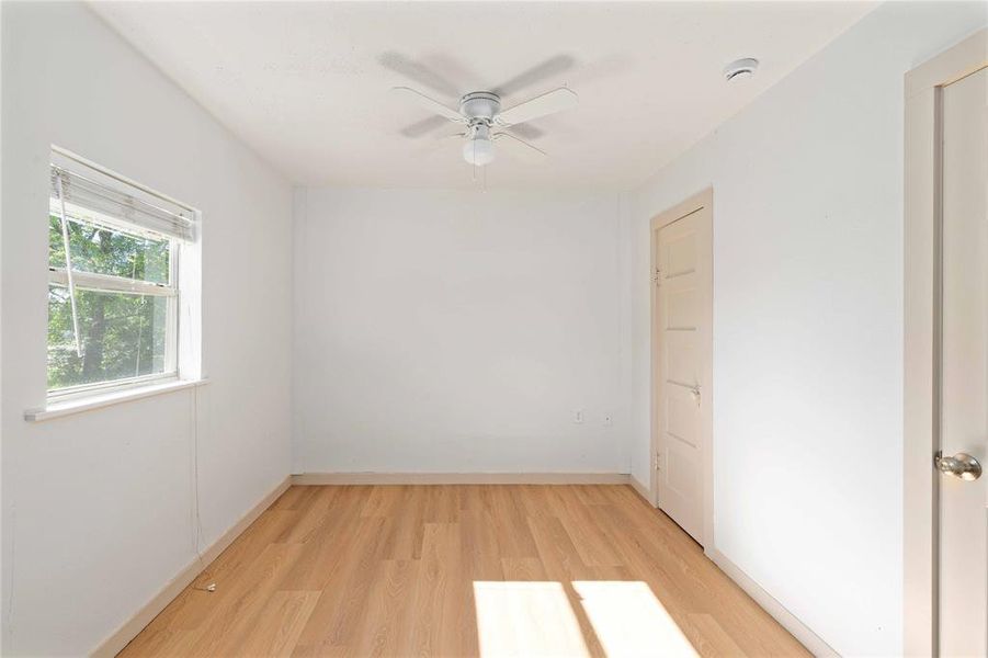 Spacious, unfurnished interior of a new home in , Bangs (Image 11).