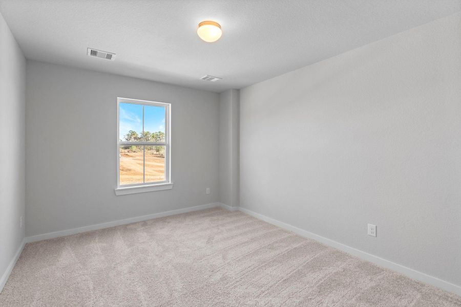 Spacious, unfurnished interior of a new home in Barton Creek Ranch, Conroe (Image 21).