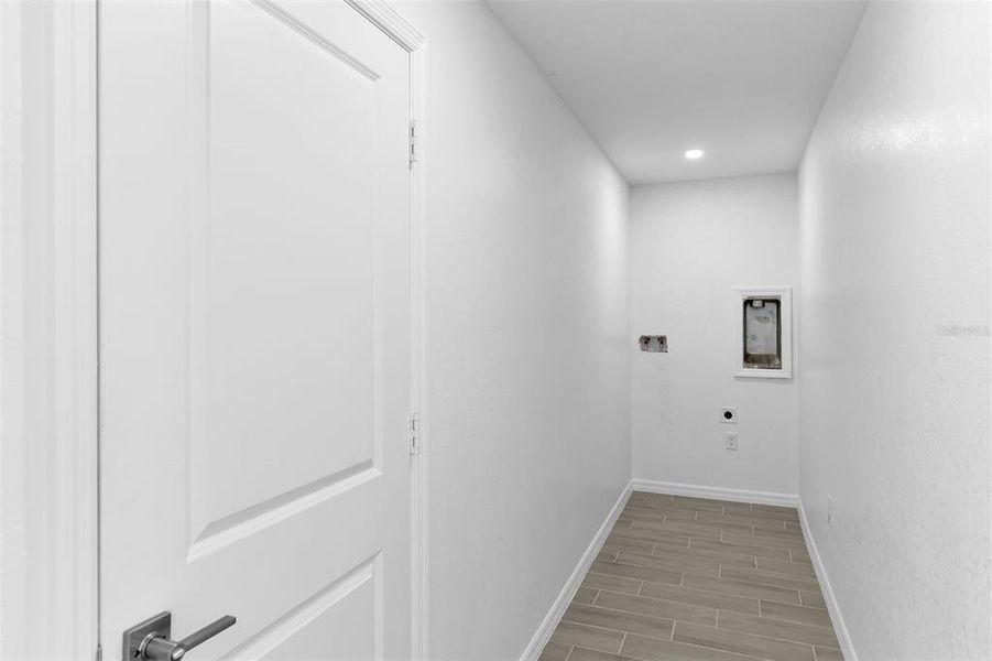 Spacious, unfurnished interior of a new home in , Cape Coral (Image 18).