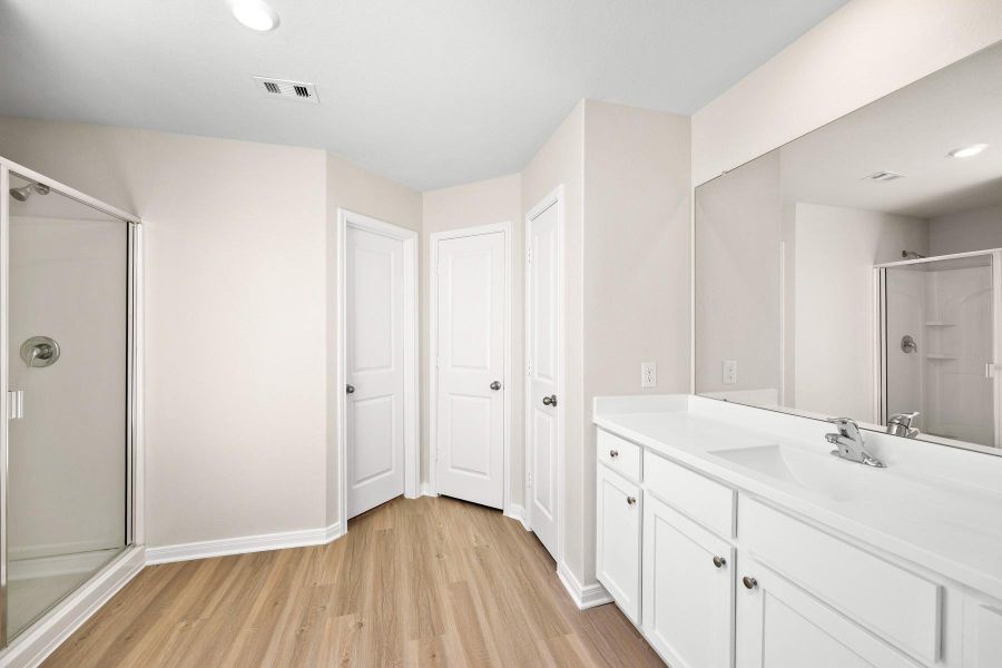 Furnished interior view inside a new home in Lago Mar, Texas City (Image 5).