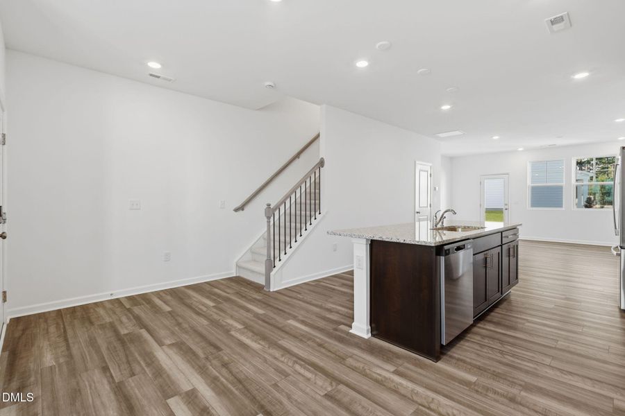 SUN_ElmGrove_Pic_Jackson_QMI_25_Kitchen_