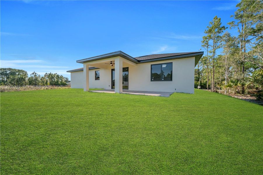 Exterior details and patio area of a home in , Lehigh Acres (Image 4).