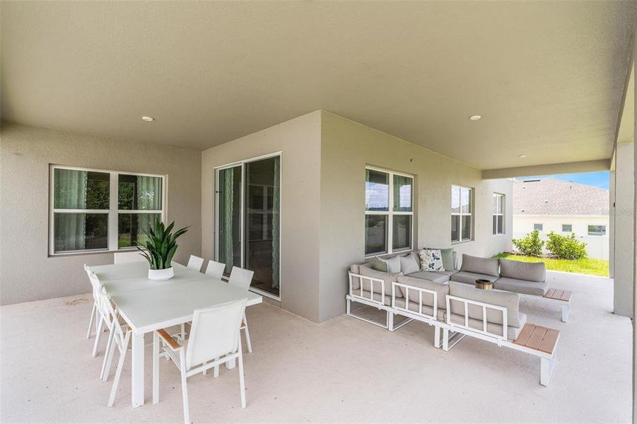 Exterior details and patio area of a home in Bella Terra, Clermont (Image 23).