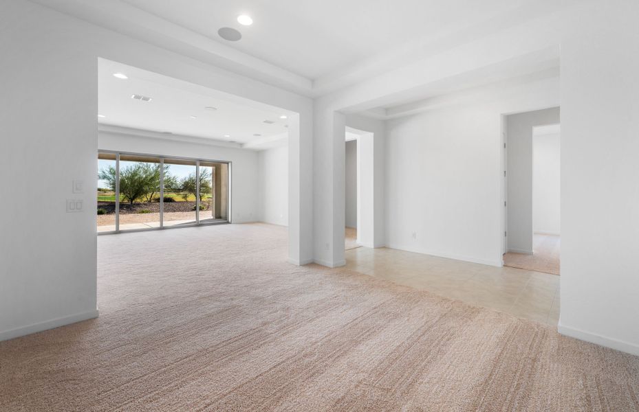 Spacious, unfurnished interior of a new home in Sun City Anthem at Merrill Ranch, Florence (Image 27).