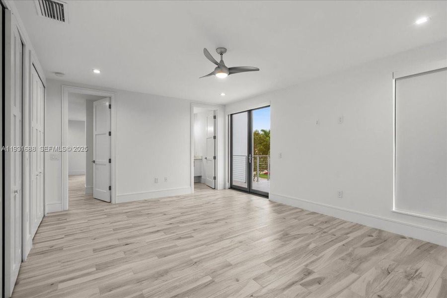 Spacious, unfurnished interior of a new home in , Naples (Image 37).