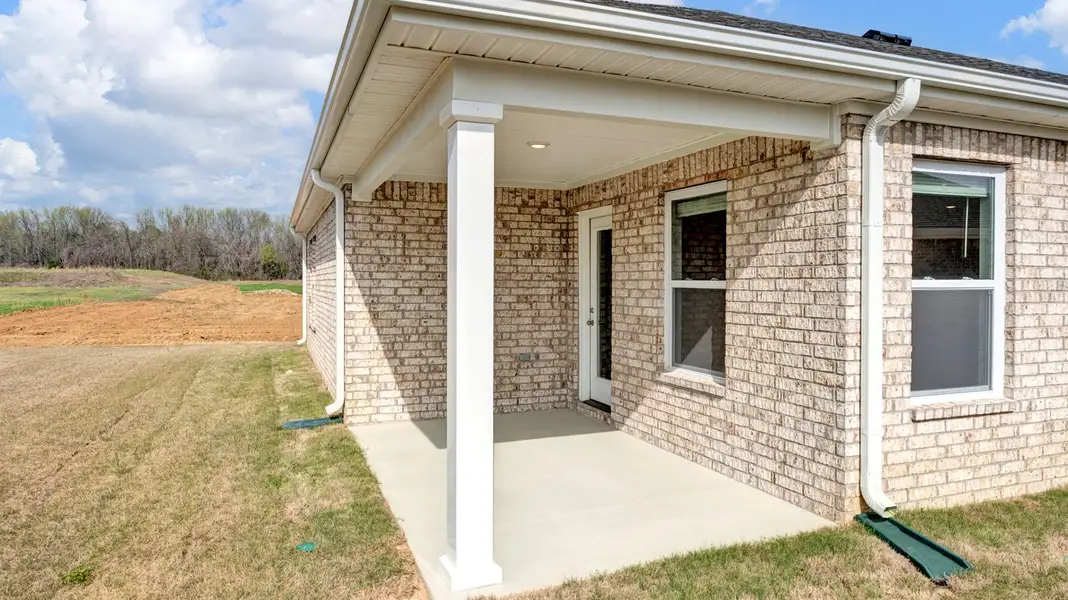 Exterior details and patio area of a home in Huntington Estates, Millington (Image 3).