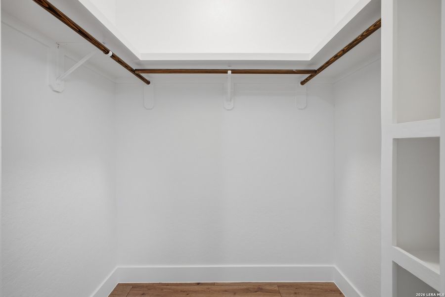 Spacious, unfurnished interior of a new home in , Blanco (Image 28).