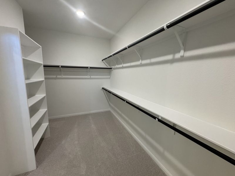 Spacious, unfurnished interior of a new home in Village at Three Oaks, Seguin (Image 14).