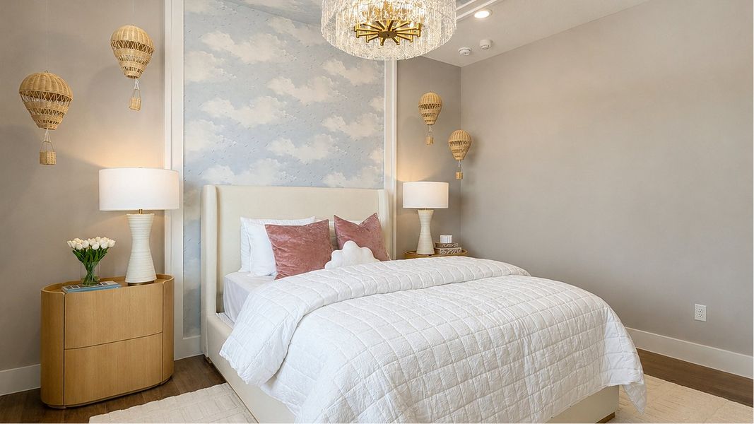 4662 Versailles Bed3 2of2 F2 Base1