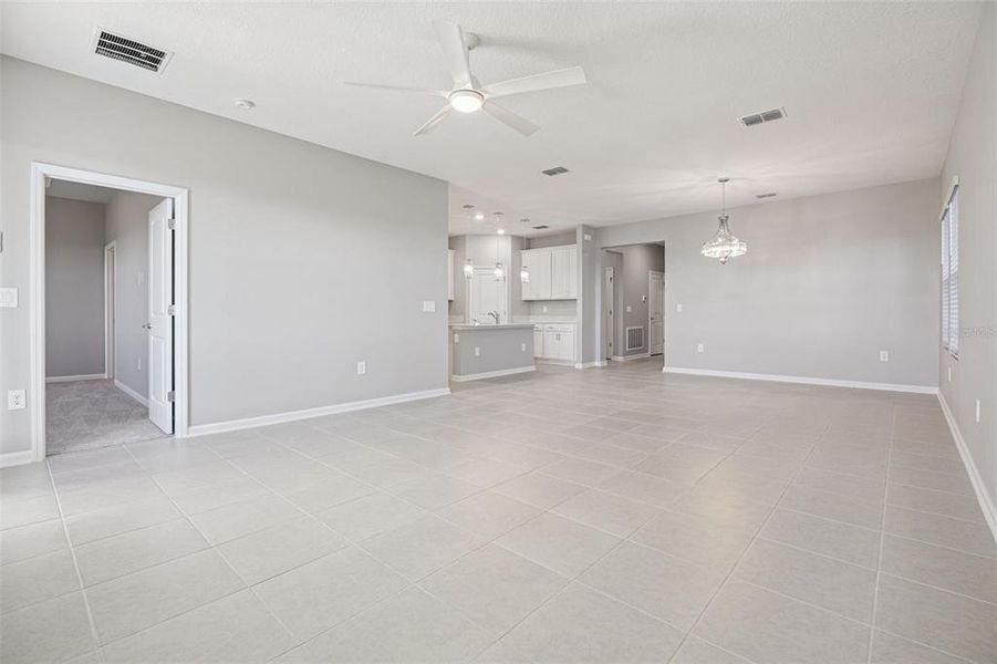 Spacious, unfurnished interior of a new home in Wellness Ridge, Clermont (Image 19).