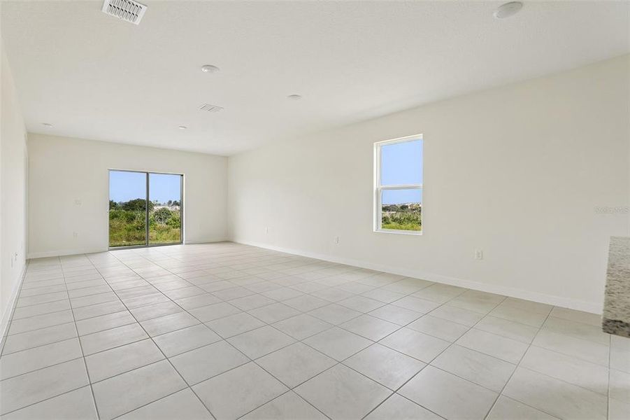 Spacious, unfurnished interior of a new home in Hamilton Bluff, Haines City (Image 23).