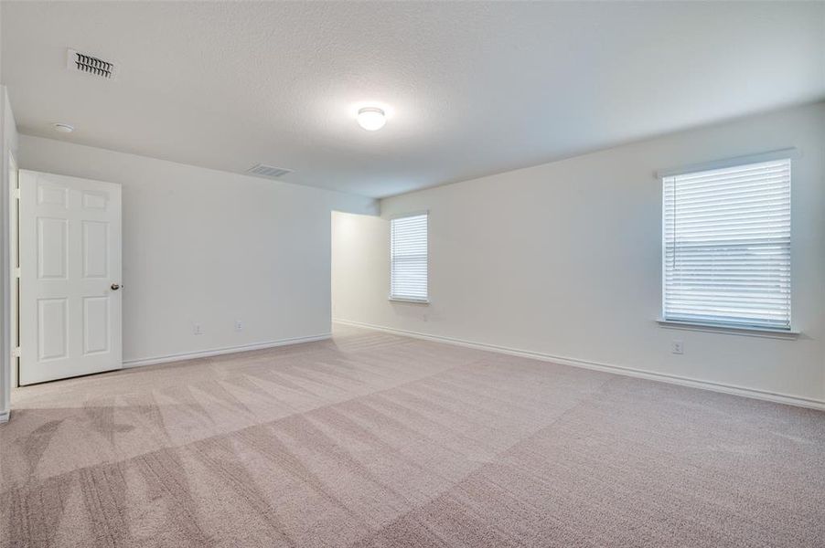Spacious, unfurnished interior of a new home in Eagle Creek, Denton (Image 19). Spacious, unfurnished interior of a new home in Eagle Creek, Denton (Image 19).