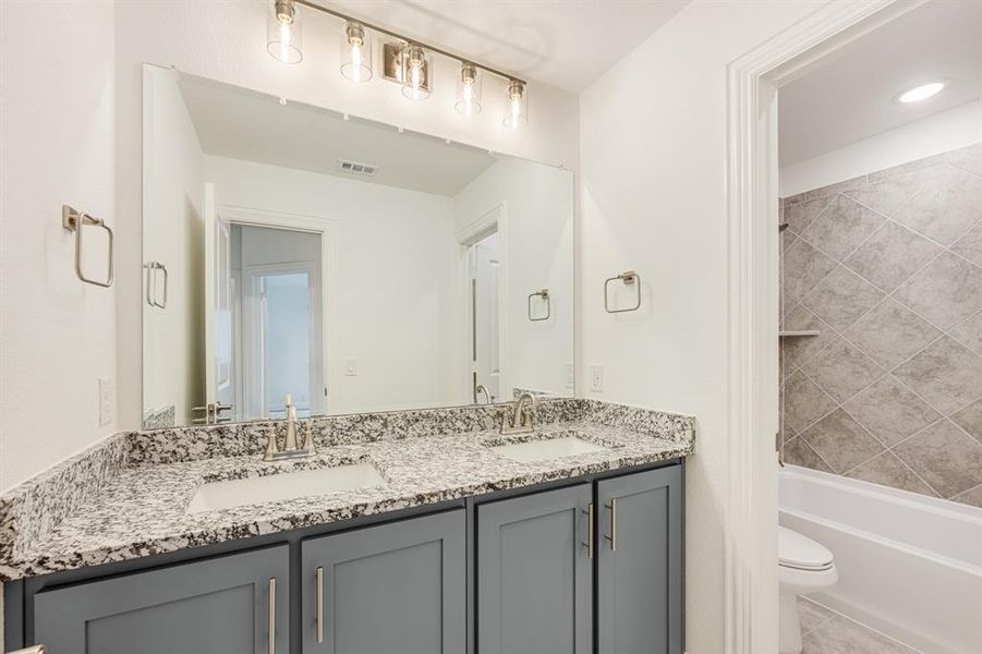 Furnished interior view inside a new home in Ridgepoint, Midlothian (Image 13).