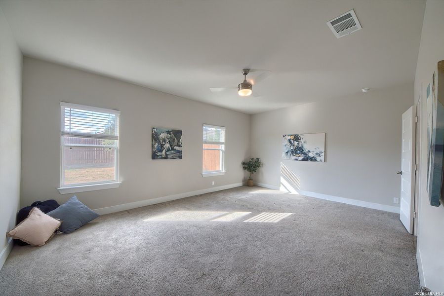 Spacious, unfurnished interior of a new home in Brookstone Creek, San Antonio (Image 30).