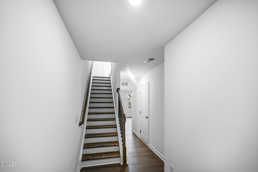 SUN_ElmGrove_Pic_Wyatt_QMI_4_Foyer_2of2