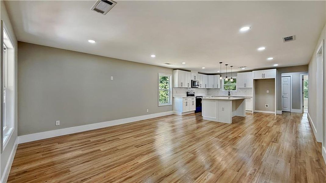 Spacious, unfurnished interior of a new home in , Rome (Image 21).