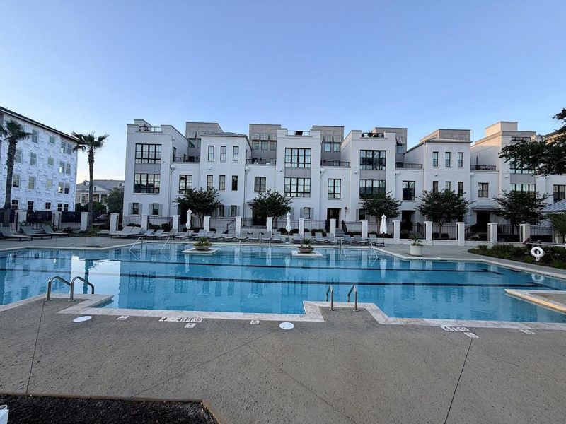 Condo located in Charleston, SC showcasing its design and architecture (Image 3).