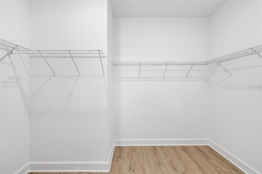 Spacious, unfurnished interior of a new home in , Spring Hill (Image 33).