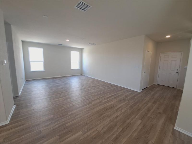 Spacious, unfurnished interior of a new home in Sunfield, Buda (Image 12). Spacious, unfurnished interior of a new home in Sunfield, Buda (Image 12).